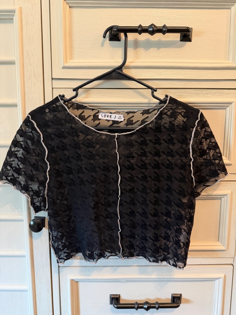love J Black Houndstooth Mesh Crop Tee with Contrast Seams